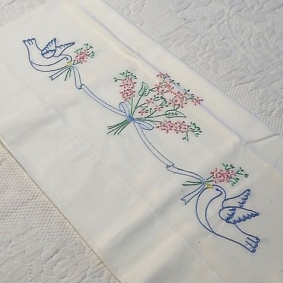 Vintage Hand embroidery cotton poly pillowcases, - Picture 1 of 7